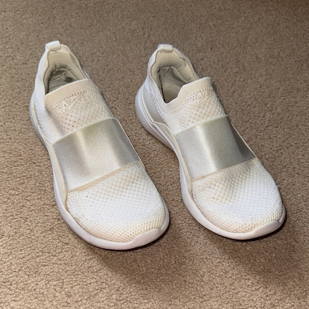 APL Techloom Bliss sneaker women’s size 5 white